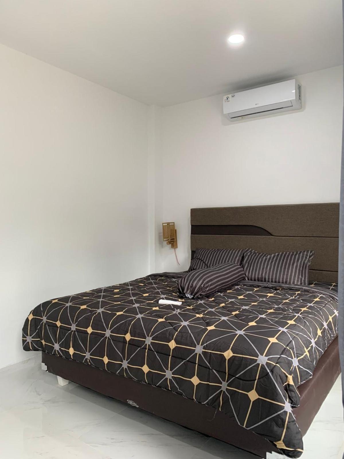 Gili Davidoff Skyline Hotel Джили Трауанган Екстериор снимка